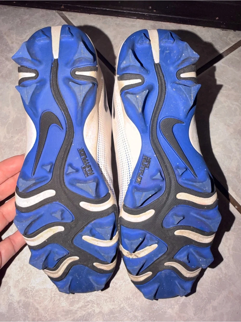 Nike kids Vapor Edge Shark football cleats Size 5